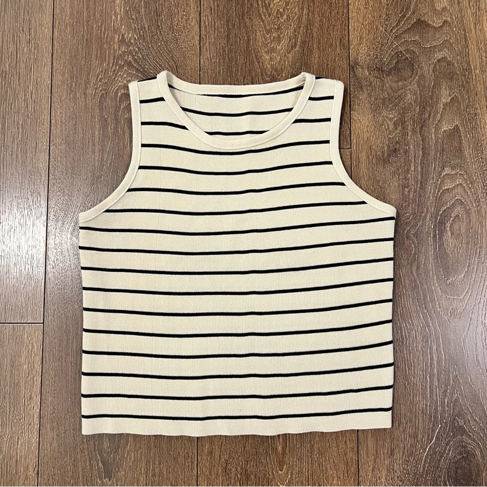 Cream color stripe tank size S